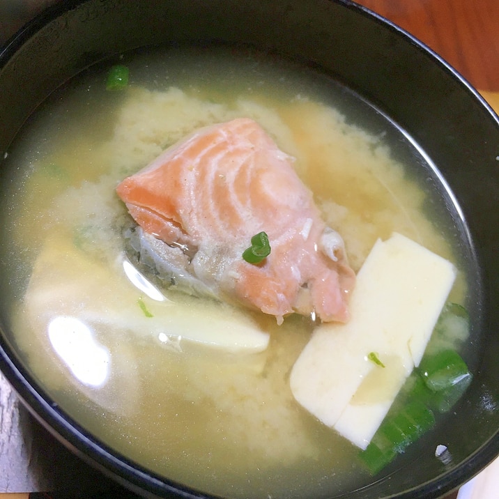鮭と豆腐の味噌汁